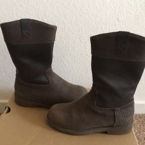 Girls authentic uggs